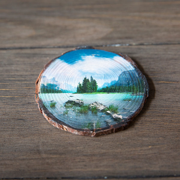 Fridge magnet of Spirit Island in Maligne Lake in Jasper National Park. Handmade in Edmonton by Larry Jang, artist & photographer. Rustic Fridge decor. Souvenir of Canadian Rockies.