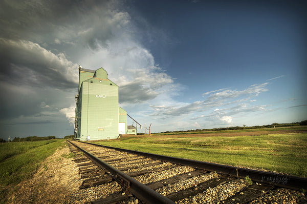 Picture of Canada Malting Grain Elevator in Bawlf Alberta. 